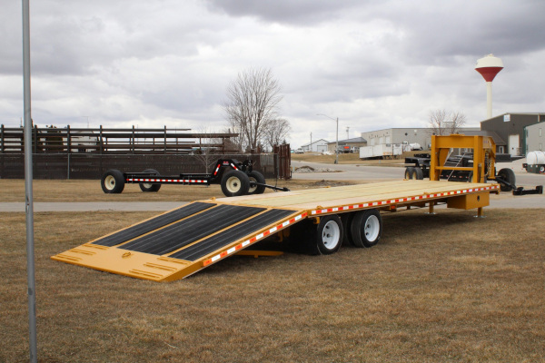 B-B Trailers 24-30K Hydraulic Beavertail for sale at Leonard Truck & Trailer, Inc., Ohio