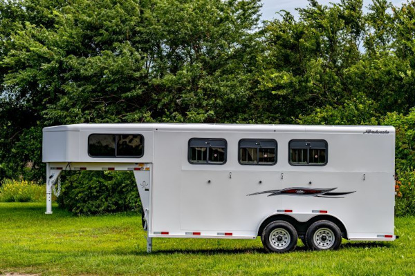 Titan Trailers Avalanche II Gooseneck Horse for sale at Leonard Truck & Trailer, Inc., Ohio